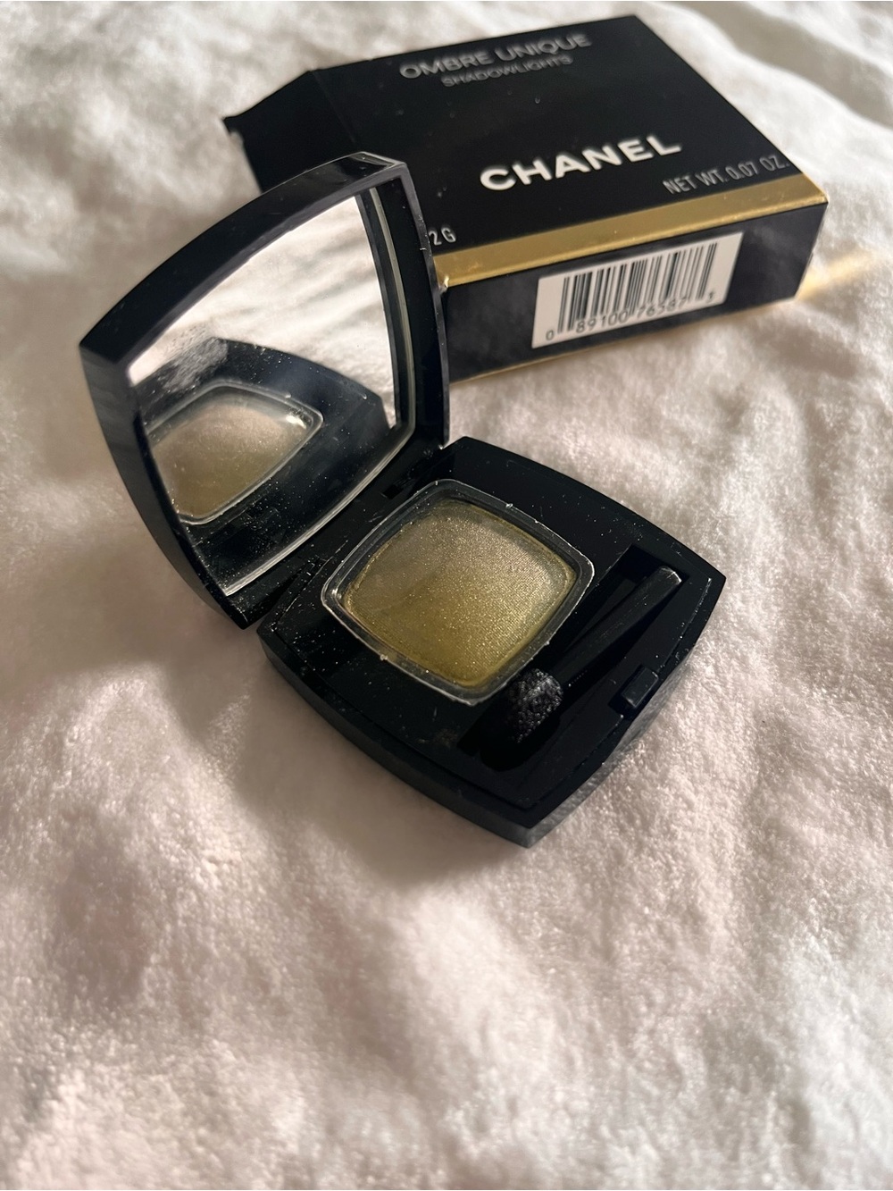 CHANEL Cream Eyeshadow — Shimmery Olive